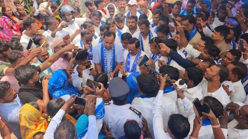 बसपा प्रतिनिधि मंडल ने कोलकी चमरसन में पीड़ित परिवार से मिलकर दिया एक लाख का आर्थिक सहयोग