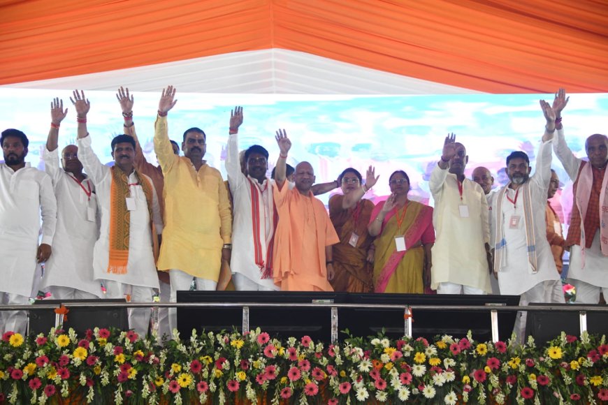संत कबीर नगर में 475 करोड़ की लागत से 139 परियोजनाओ का मुख्यमंत्री योगी आदित्यनाथ ने किया लोकार्पण 