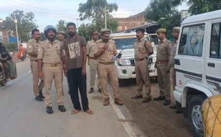 जिला बदर अभियुक्त को बैंड-बाजा के साथ जनपद की सीमा से किया गया बाहर