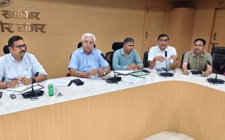 एडीएम की अध्यक्षता में जनपद के प्रत्येक राजस्व ग्राम में वृक्षारोपण के संबंध में हुई बैठक