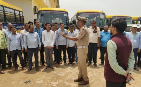 यातायात विभाग ने स्कूली वाहनों को किया जागरूक 