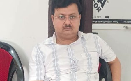 संतकबीरनगर  में दस हजार रिश्वत लेते चकबंदी लेखपाल रंगे हाथ एंटी करप्शन टीम के हत्थे चढ़ा