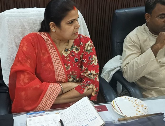 यात्रा को शांतिपूर्ण संपन्न कराने के लिए अधिशासी अधिकारी व चेयरमैन ने कर्मचारियों के साथ की बैठक