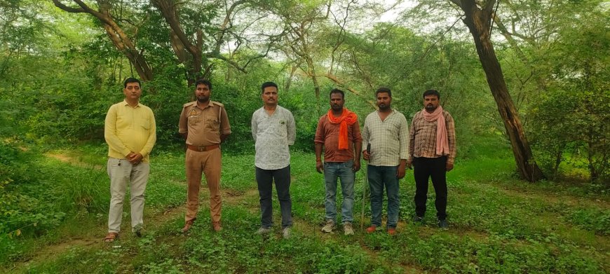 जंगल में तेंदुआ जानवर की सूचना पर वन विभाग अलर्ट