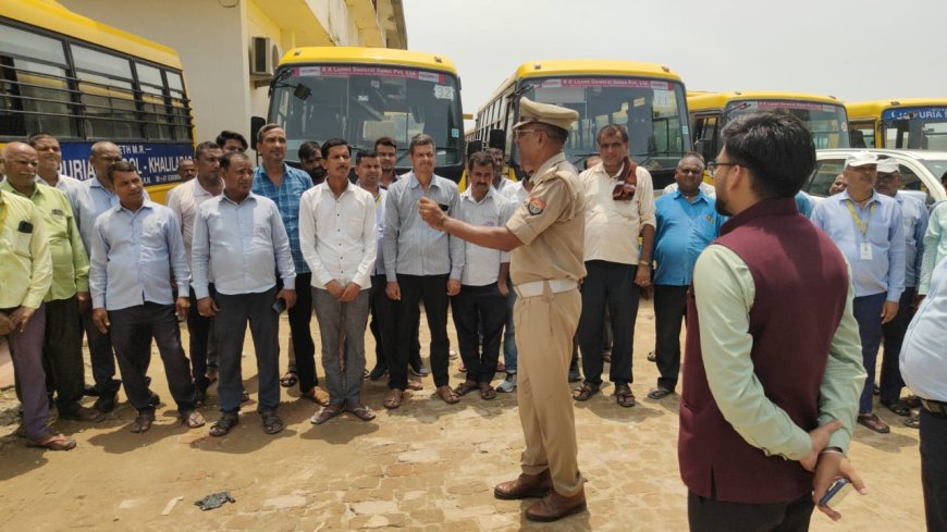 यातायात विभाग ने स्कूली वाहनों को किया जागरूक 