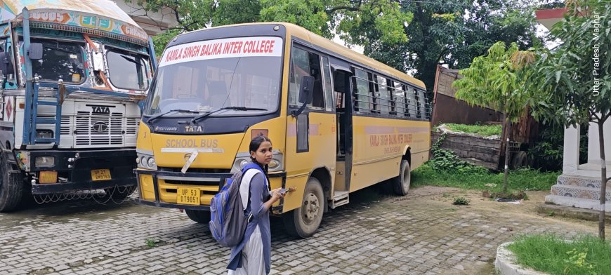 स्कूली बस ने बाइक को मारी ठोकर पिता, मां-बेटी घायल
