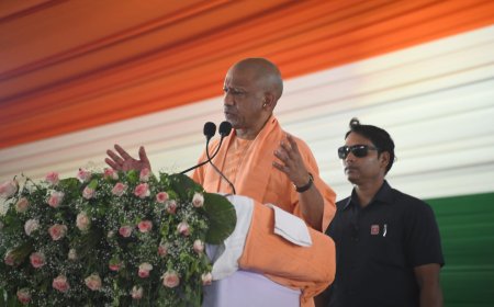 सीएम योगी के आगमन को लेकर तैयारियां तेज, होर्डिंग-बैनर से पटा जिला संतकबीरनगर