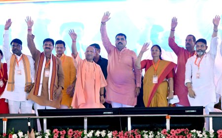योगी आदित्यनाथ ने संत कबीर नगर में किया 684 करोड़ की 201 परियोजनाओ का लोकार्पण 