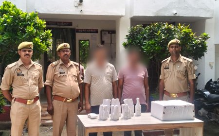 नकली शराब के साथ दो गिरफ्तार, 51 अदद बोतल शराब व 28,212 रुपया बरामद