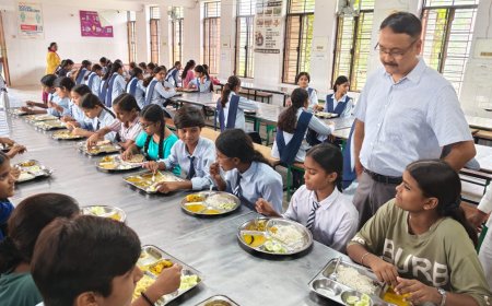 जिलाधिकारी नें जवाहर नवोदय विद्यालय हरिहरपुर का किया निरीक्षण 