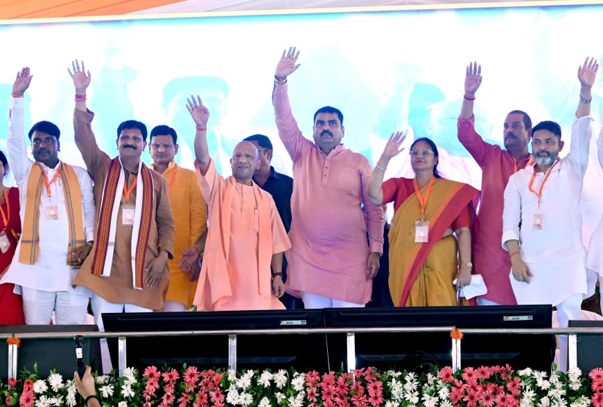 योगी आदित्यनाथ ने संत कबीर नगर में किया 684 करोड़ की 201 परियोजनाओ का लोकार्पण 