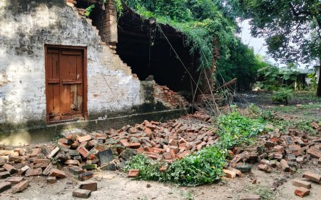 राष्ट्रीय इंटर कालेज बौरब्यास की दिवार गिरा, मलबे में दबा पड़ा जनप्रतिनिधियों के लाखों का अनुदान 