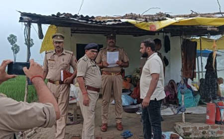 पटाखा फैक्ट्री का सीओ मेंहदावल ने किया निरीक्षण