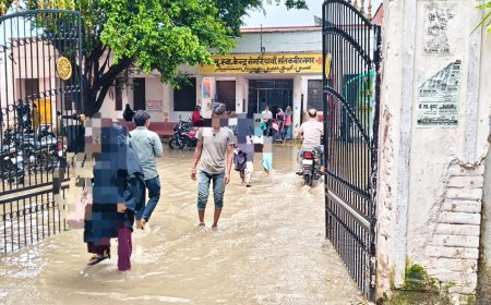 सीएचसी सेमरियावां में बारिश बनी आफतः गंदे पानी के बीच से गुजरने को मजबूर मरीज