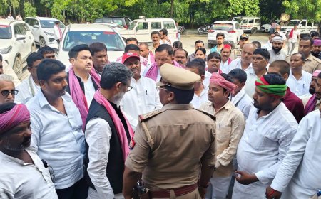 गणेश प्रतिमा विसर्जन के दौरान सांसद पप्पू निषाद के वाहन में तोड़फोड़, पुलिस ने लिया संज्ञान