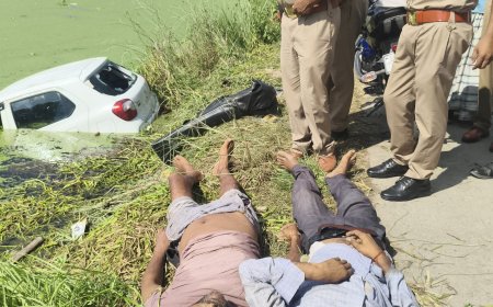 अनियंत्रित होकर तालाब में पलटी आल्टो कार, दो लोगों की मौत