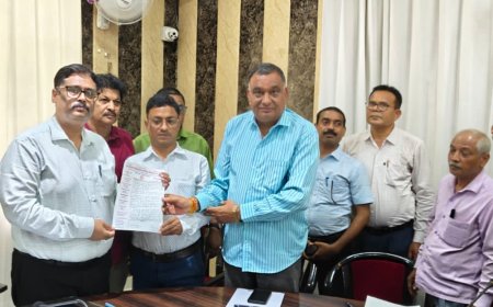 राजस्व लिपिक को मारपीट कर घायल करने पर भड़का कलेक्ट्रेट कर्मचारी संघ