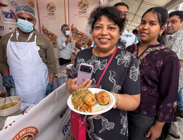 यूपीआईटीएस में गोरखपुरिया देसी स्वाद का भी जलवा, लिट्टी चोखा के स्टाल पर तीन दिन में तीन लाख की बिक्री