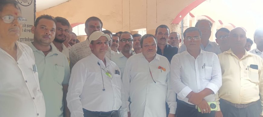 उप जिलाधिकारी मेहदावल’के खिलाफ अधिवक्ताओं ने किया जोरदार नारेबाजी