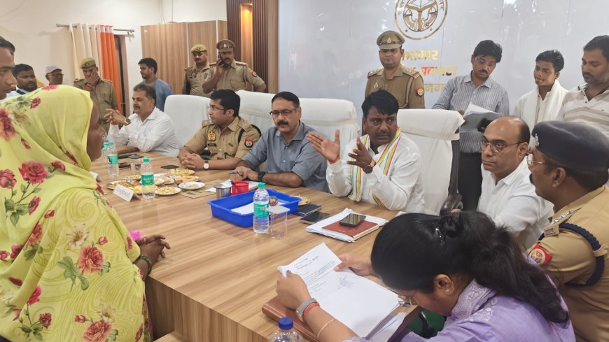 विधायक धनघटा व डीएम की उपस्थिति में सम्पूर्ण समाधान दिवस का हुआ आयोजन