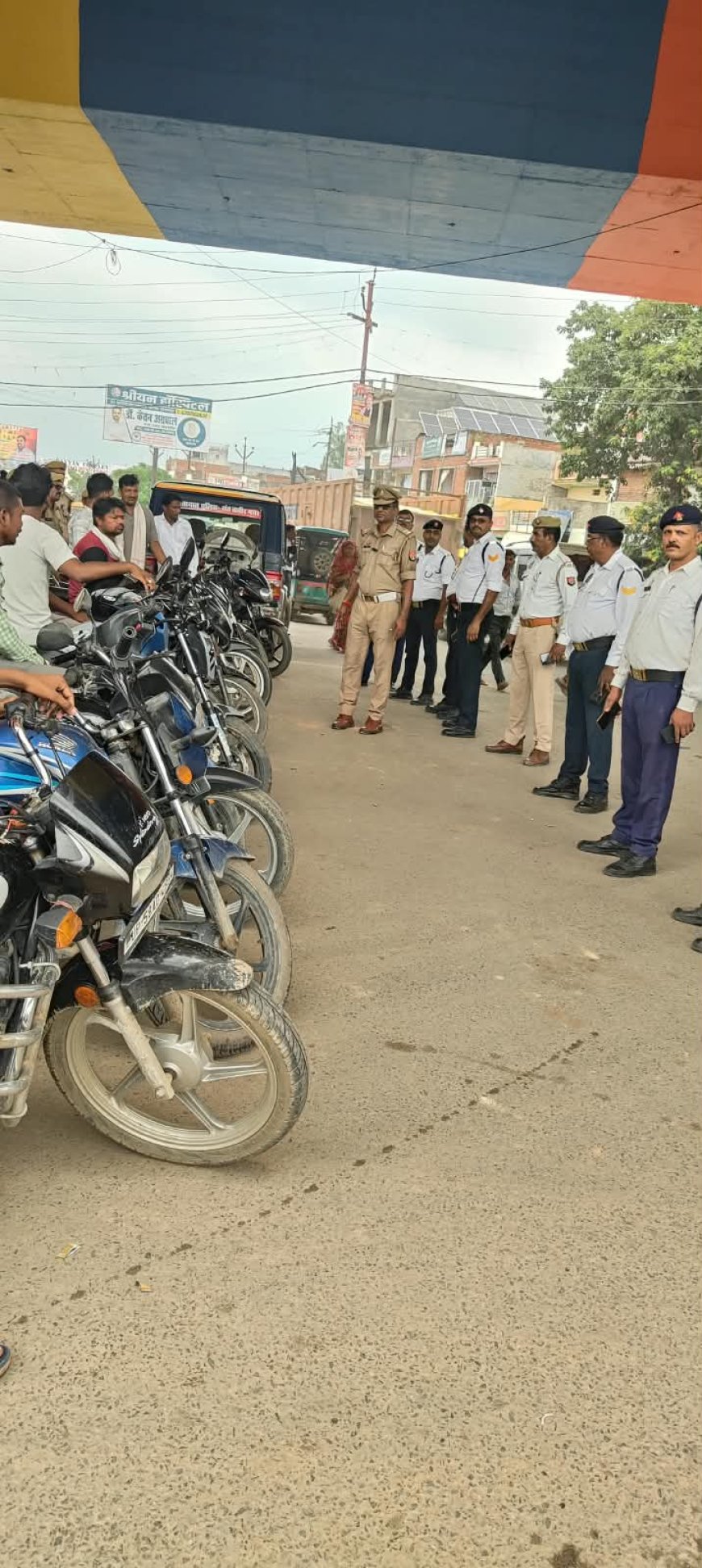 बिना हेलमेट घूमने वालों पर पुलिस सख्त, काटे जा रहे ताबड़तोड़ चालान