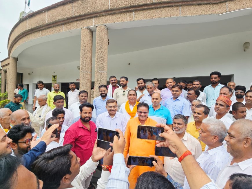 उचित दर विक्रेताओं ने मुख्यमंत्री का किया धन्यवाद, ज्ञापन सौंपकर जताई खुशी