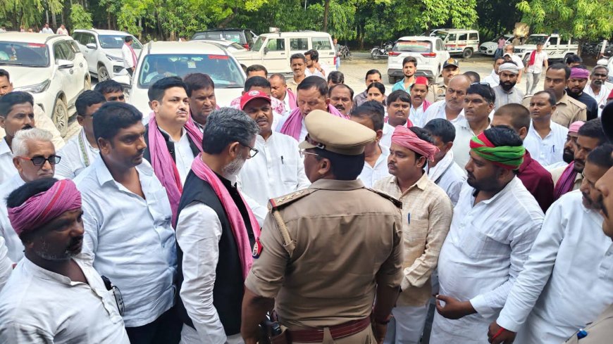 गणेश प्रतिमा विसर्जन के दौरान सांसद पप्पू निषाद के वाहन में तोड़फोड़, पुलिस ने लिया संज्ञान