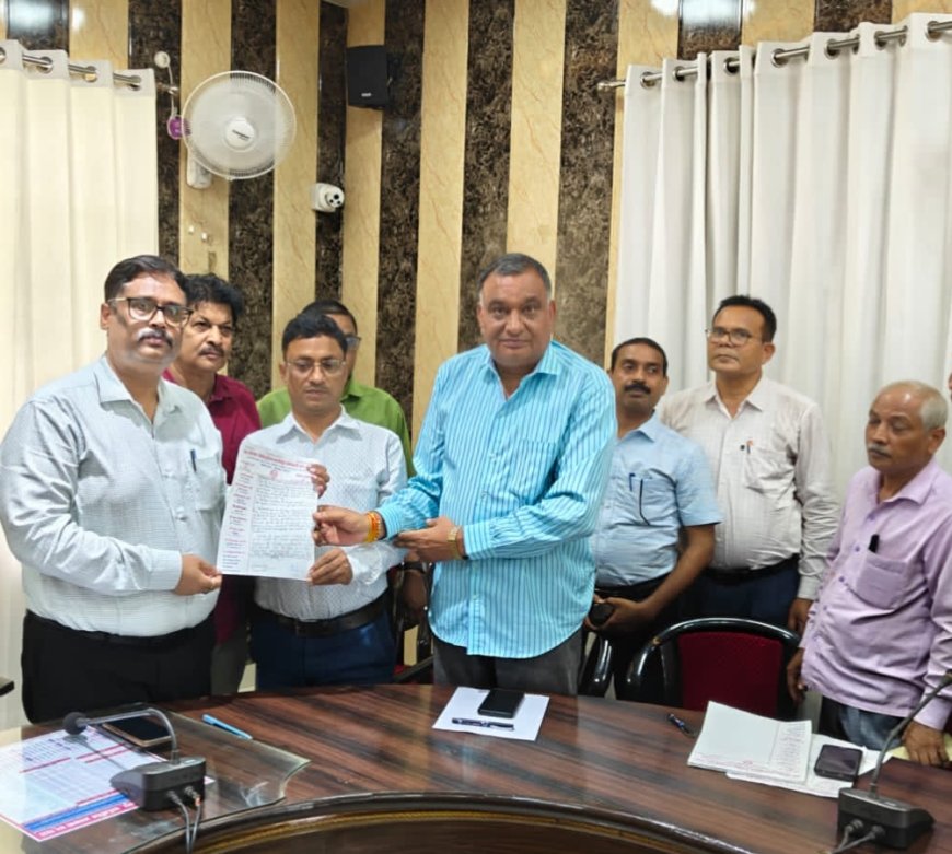 राजस्व लिपिक को मारपीट कर घायल करने पर भड़का कलेक्ट्रेट कर्मचारी संघ